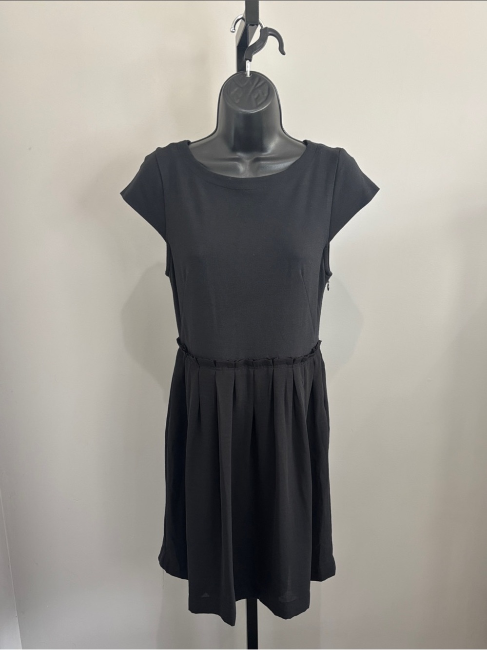 GAP Black Cap-Sleeve Pleated Waist Mini Dress